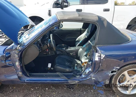 2003 Mazda Mx-5 Miata Cloth/Ls/Se/Shinsen z USA, uszkodzony, nr VIN JM1NB353730300742